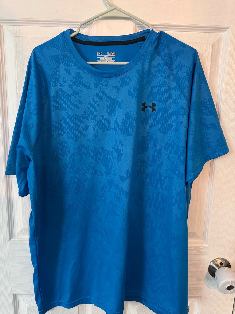 Like New -Under Armour Men’s Bright Blue Camo-Print Short Sleeve Performance Tee